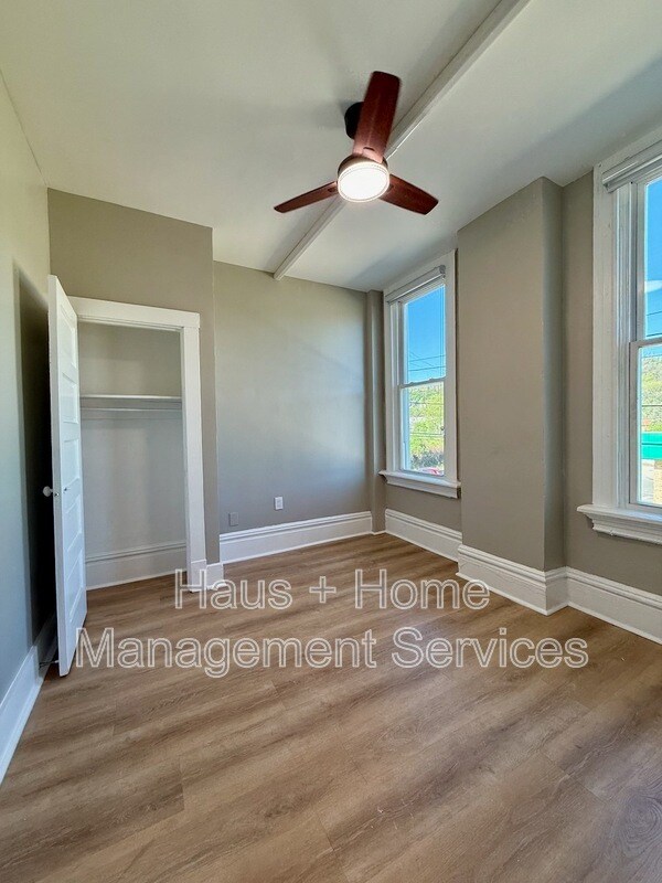 Building Photo - 906 Penn Ave