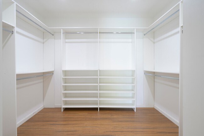 Building Photo - 336 Marlborough Pl