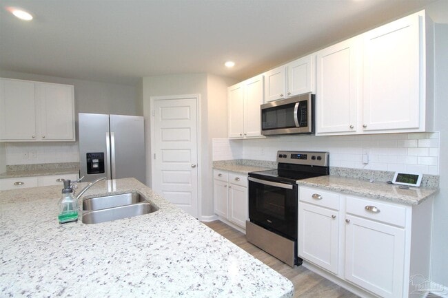 Building Photo - 7524 Oak Lake Blvd