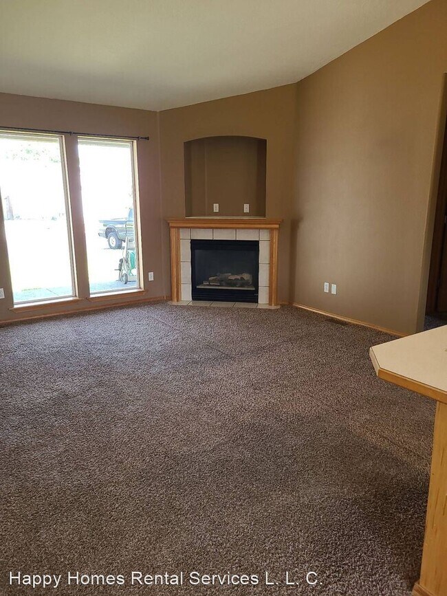 Building Photo - 3 br, 2 bath House - 220 W. Comanche Street