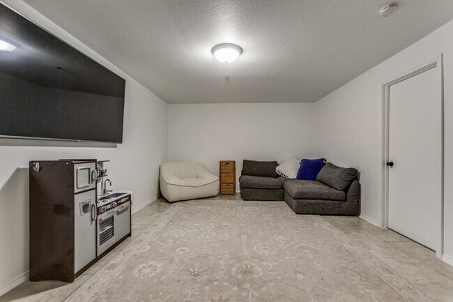 Building Photo - 2606 Custer Pkwy