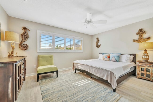 Building Photo - 1038 Contento St