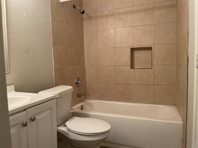 Building Photo - 7886 Locksley Rd