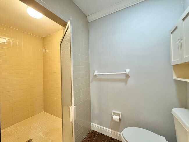 Building Photo - Lake Hartridge Condo - Two Levels with Water Views