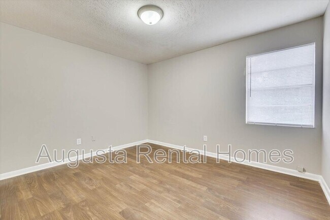 Building Photo - 329 Verdery Dr