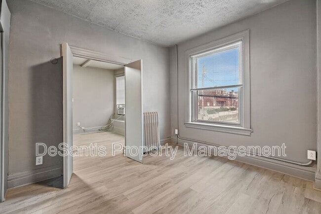 Building Photo - 512 S Millvale Ave