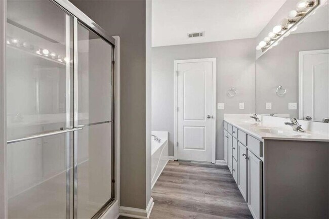 Building Photo - 96 Lenore Ct