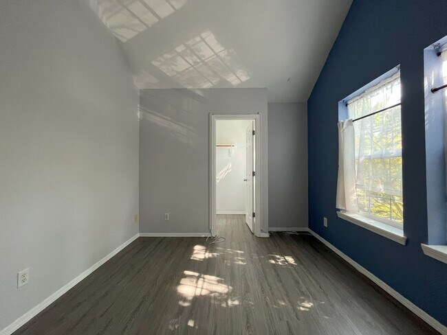 Building Photo - Charming 3-Bedroom Home with Open Layout, ...