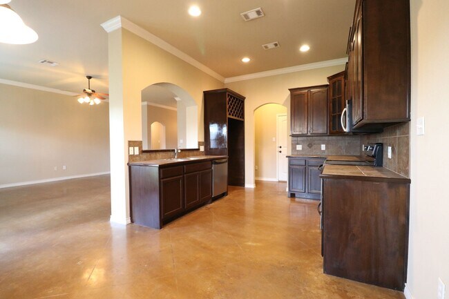 Building Photo - Stallion 3101 - 3105