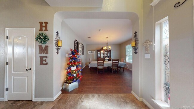 Building Photo - 522 Baltustrol Dr