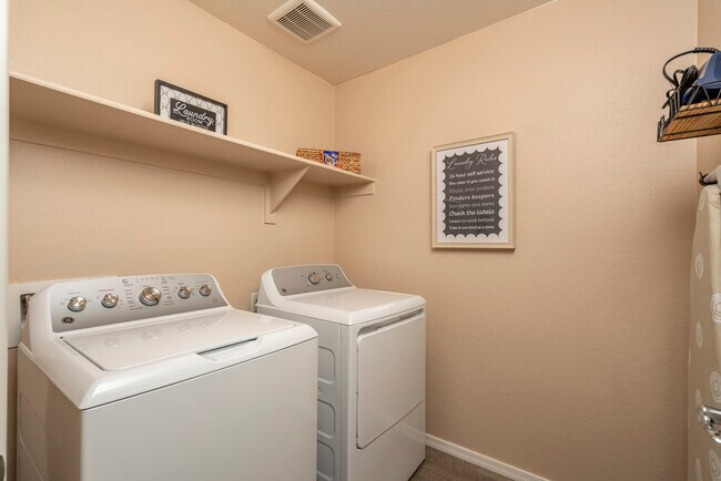 Building Photo - 1547 E Inouye Dr