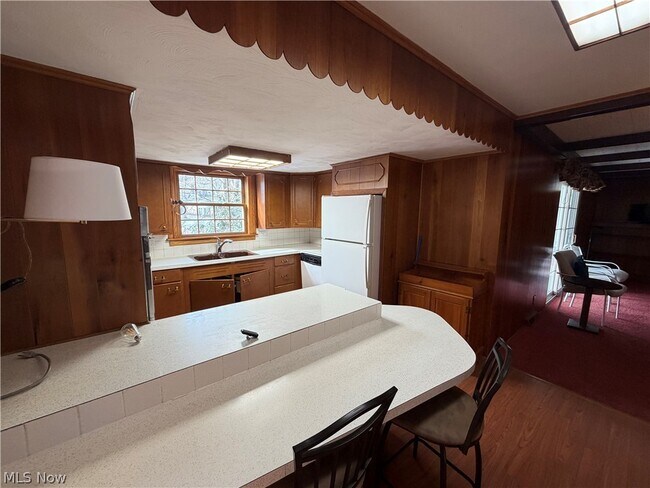 Building Photo - 290 Glenview Rd