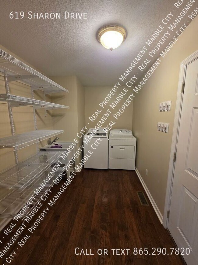 Building Photo - 619 Sharon Dr