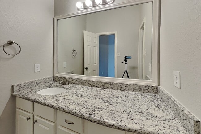 Building Photo - 22430 Bristolwood Ct