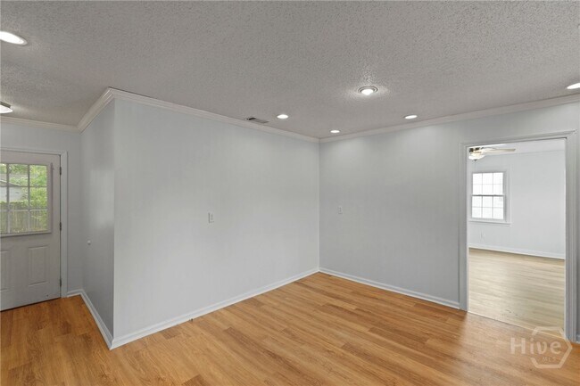 Building Photo - 2109 E 56th St