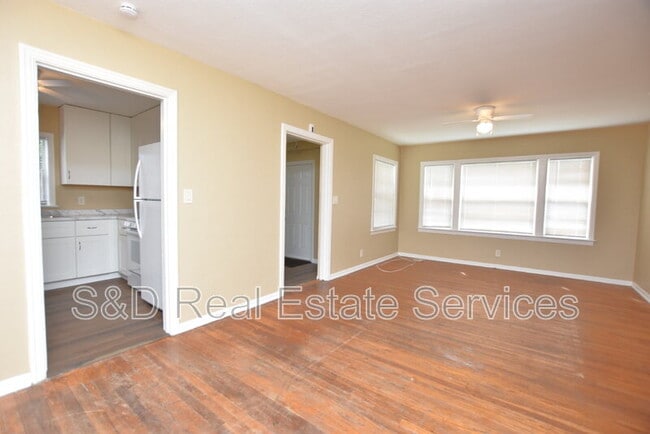 Building Photo - 738 E Valencia St