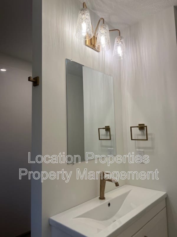 Building Photo - 1934 Emerald Dr