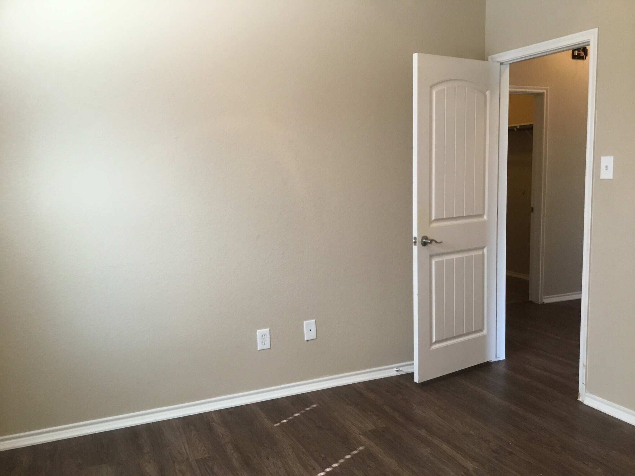 Building Photo - 1116 Lake Hollow Dr