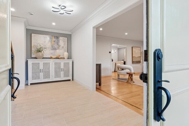 Building Photo - 243 Selby Ln