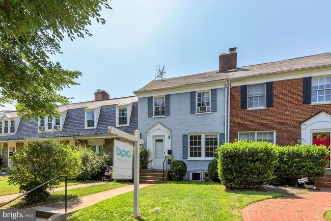 Building Photo - 1710 37th St NW