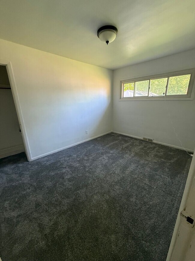 Building Photo - Beautiful Updated Home