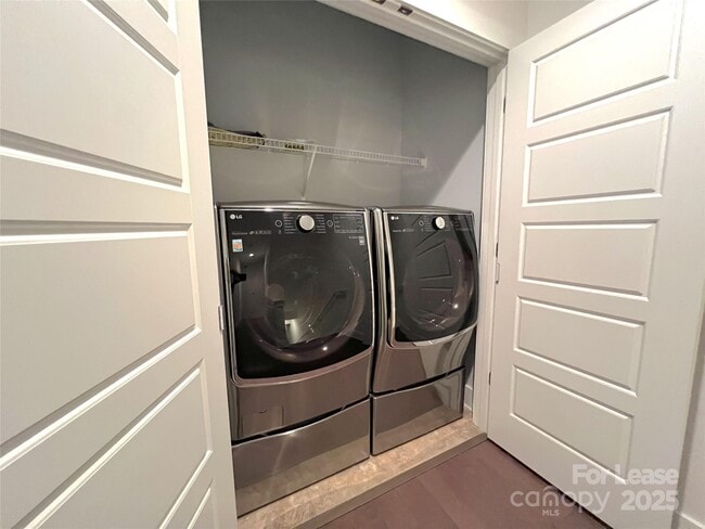 Building Photo - 211 Doggett St