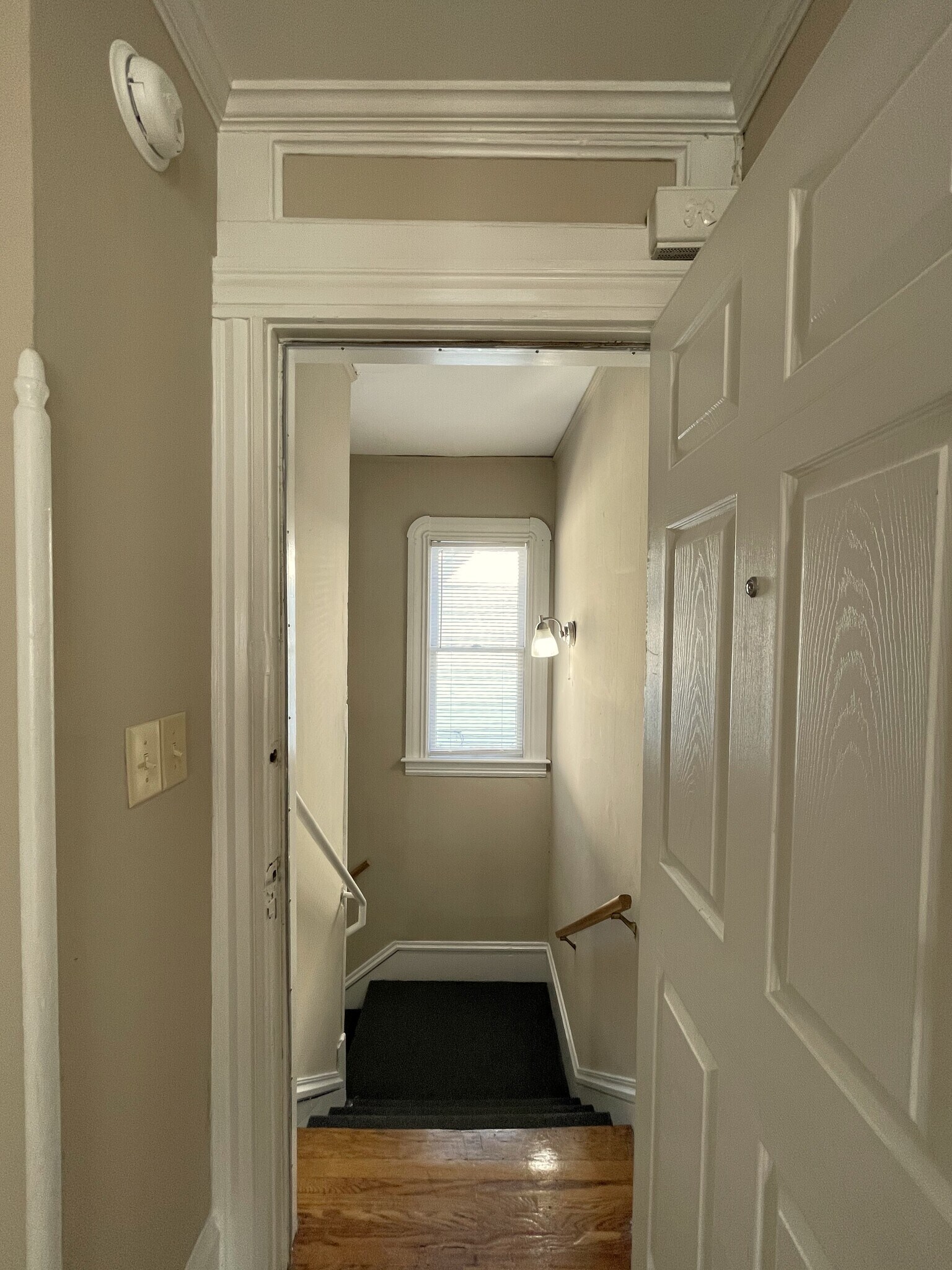 Apartment Entry - 533 W Gray St
