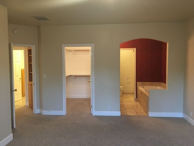 Building Photo - 2057 Berwin Ln