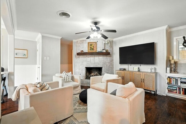 Building Photo - 3026 Ventura Dr