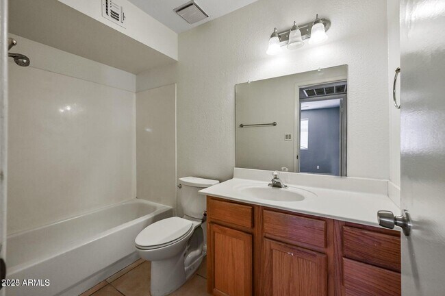 Building Photo - 531 W Emelita Ave