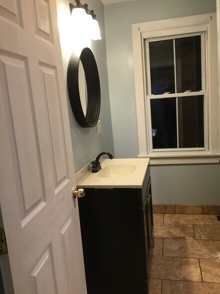 Building Photo - 87 Penn St