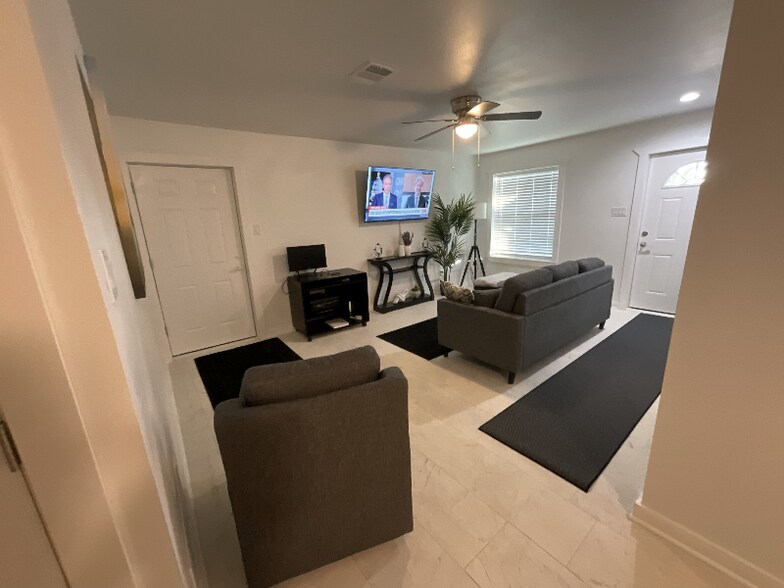 Building Photo - 1301 E Avenue G