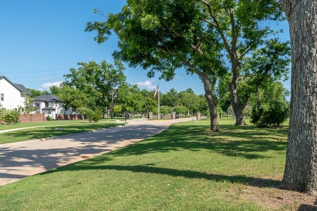 Building Photo - 4706 Llano Lp