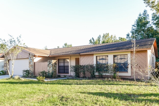 Building Photo - 16536 Lake Dr