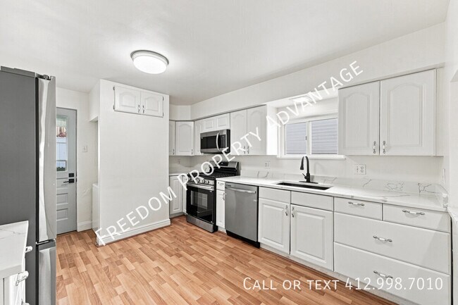 Building Photo - 1717 Sidney St
