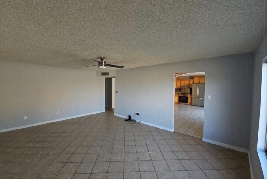 Building Photo - 2911 S Rainbow Ave