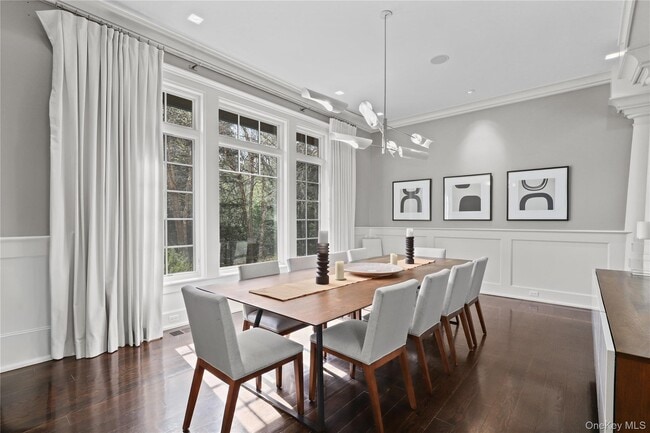 Building Photo - 10 Upland Rd N