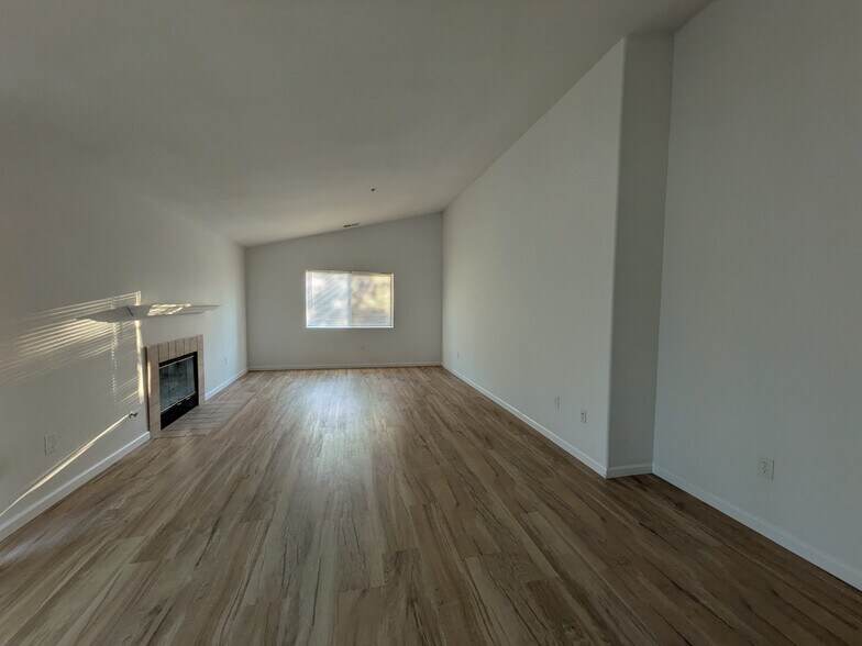Building Photo - 583 Hildale Cir