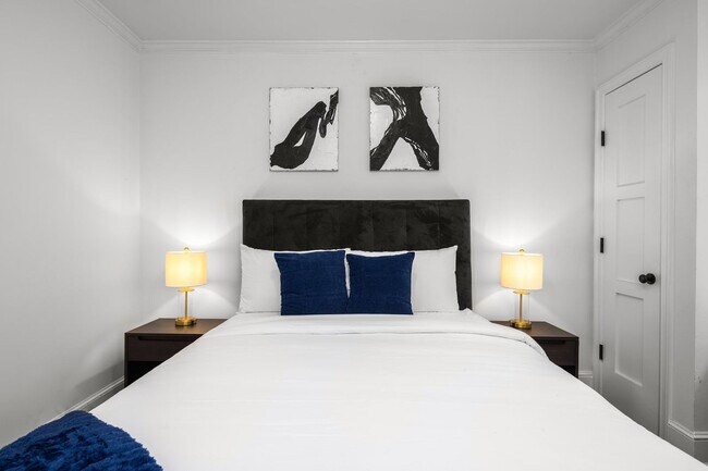 Building Photo - 49 W 16th St