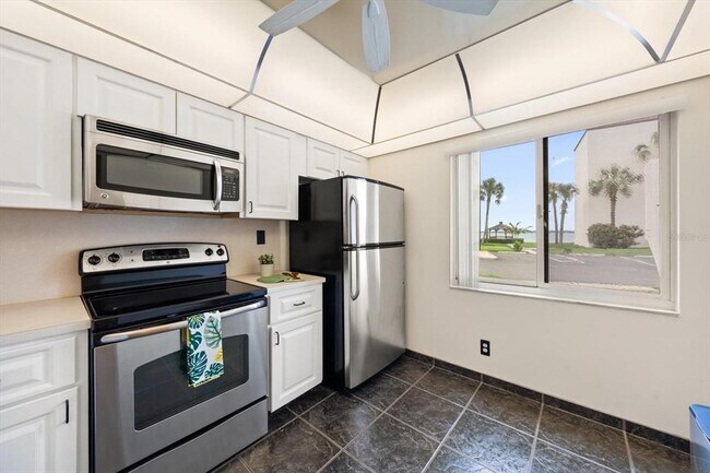 Building Photo - 5532 Del Sol Blvd