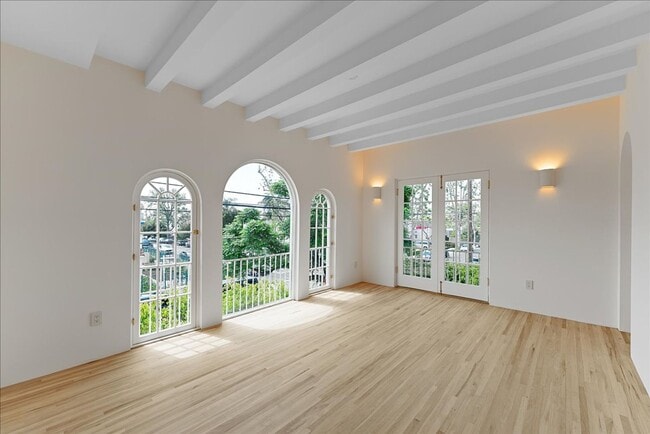 Building Photo - 800.5 N Edinburgh Ave