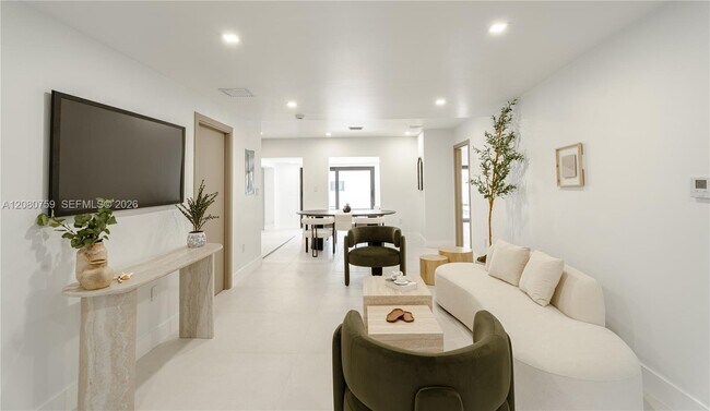 Building Photo - 1221 Biarritz Dr