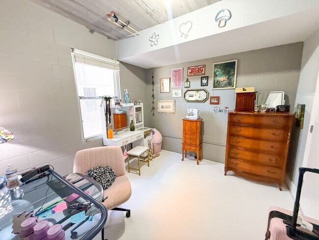 Building Photo - Lofts Oasis #117