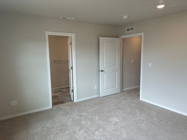 Building Photo - Brand new 4 bedroom 2.5 bathroom house!
