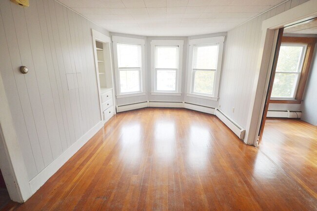 Building Photo - 38 Cascade St