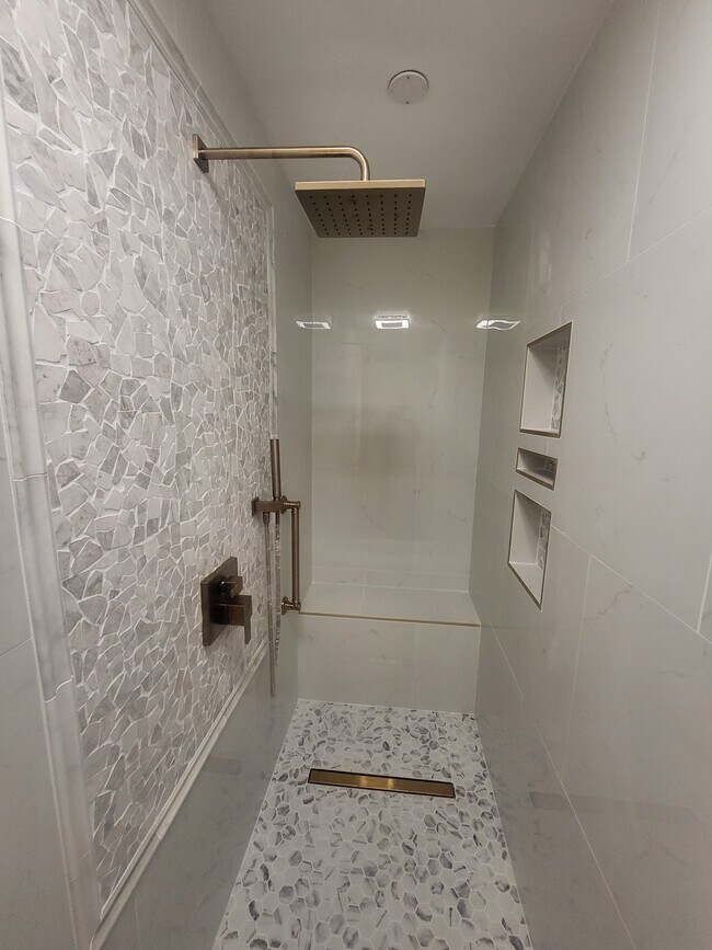 Building Photo - 2305 Whispering Pines Dr