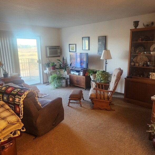 Building Photo - 805 Inman St