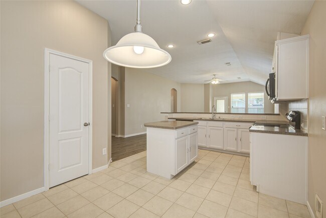 Building Photo - 17231 Hollow Sands Ct
