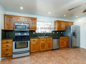 Building Photo - Sam Hughes 4 bedroom, 3 bath home with was...