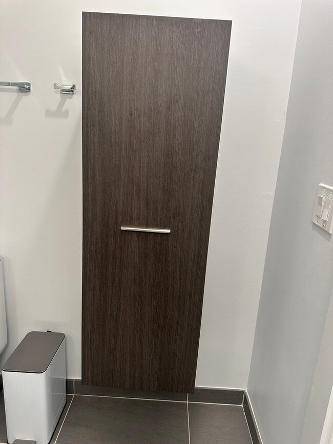 Building Photo - 1 Bedroom, 2 Bath Condo